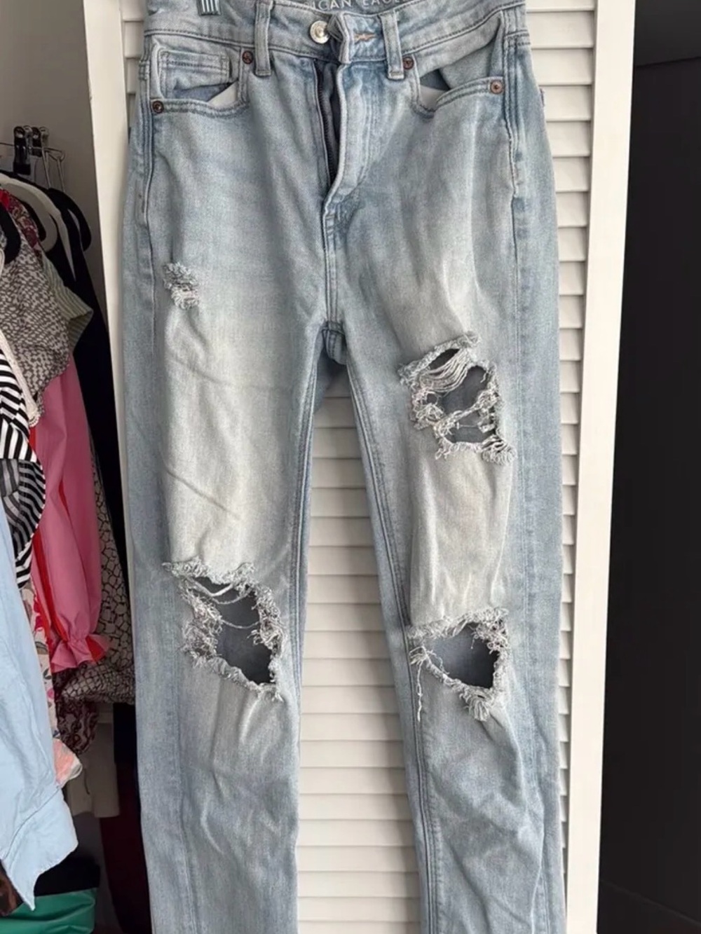 American Eagle Outfitters Light Blue Distressed Skinny Jeans
